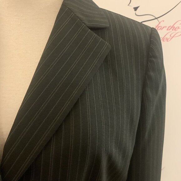 Antonio Melani. Size 6. Pinstripe Professional Blazer. Lined. Faux Pockets. DD - Picture 2 of 7